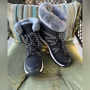 Cozy ZiiTop furlined Black and Gray Winter Boots for Women